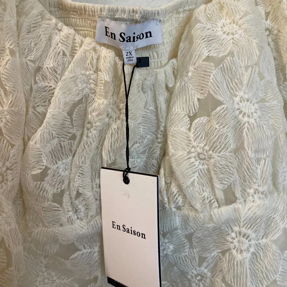 NWT En Saison Floral Lace Crop Long Sleeve Top